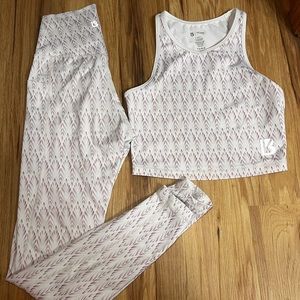 Buffbunny xsmall aurora crop and matching leggings , GUC